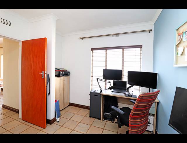 3 BEDROOM TOWNHOUSE FOR SALE IN FAIRLAND